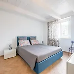 Guesthost - La Marina With Patio & Parking