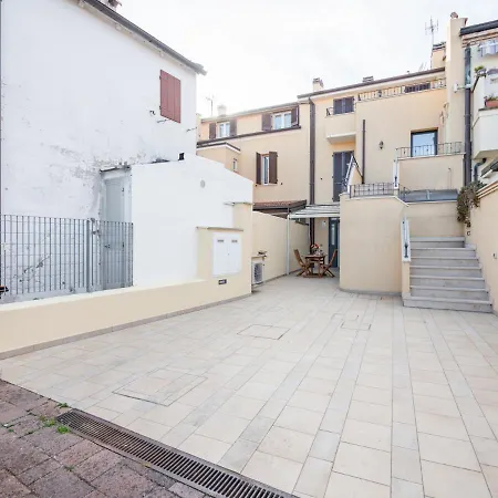 Appartement La Marina With Patio & Parking Fano