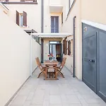 Guesthost - La Marina With Patio & Parking Apartament