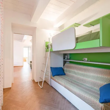 Daire La Marina With Patio & Parking