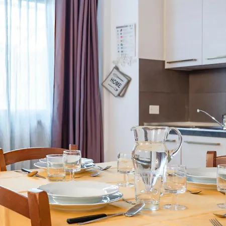 La Marina With Patio & Parking Daire Fano