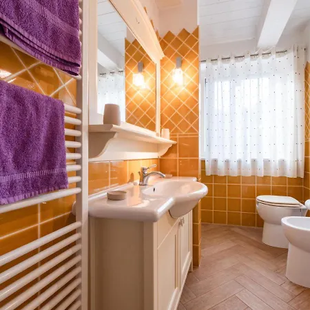 La Marina With Patio & Parking Daire *