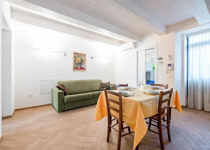 Daire La Marina With Patio & Parking *