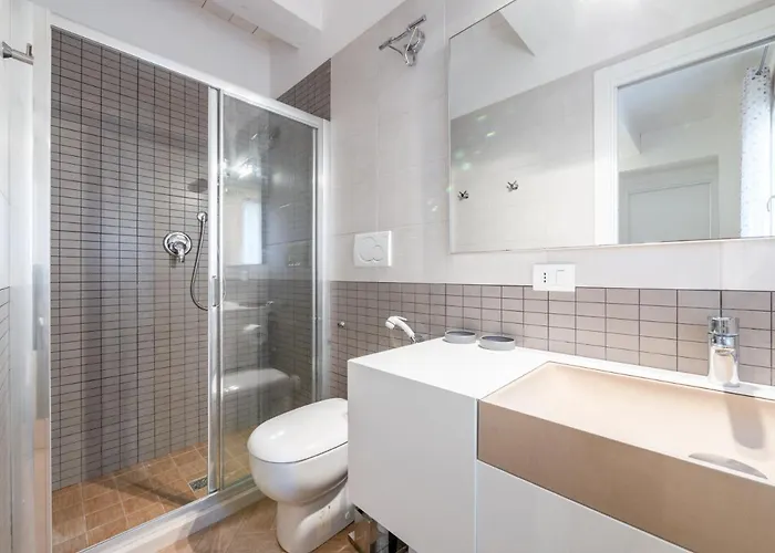 La Marina With Patio & Parking *