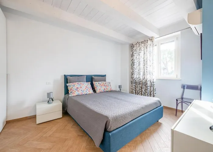 La Marina With Patio & Parking