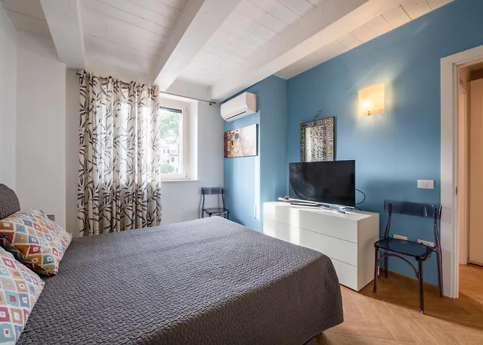 La Marina With Patio & Parking